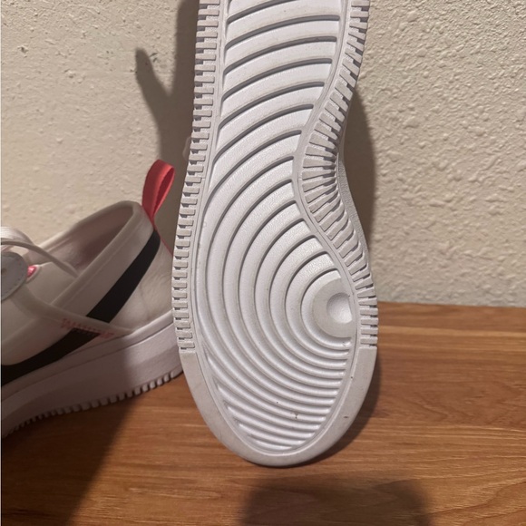 Size 8 never worn outside thick sole ver good condition - Picture 5 of 5